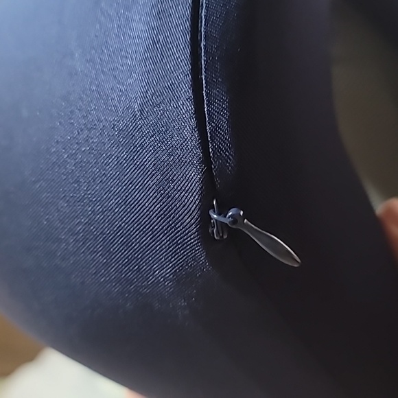 💜 Memory Foam Travel Pillow - Picture 9 of 11